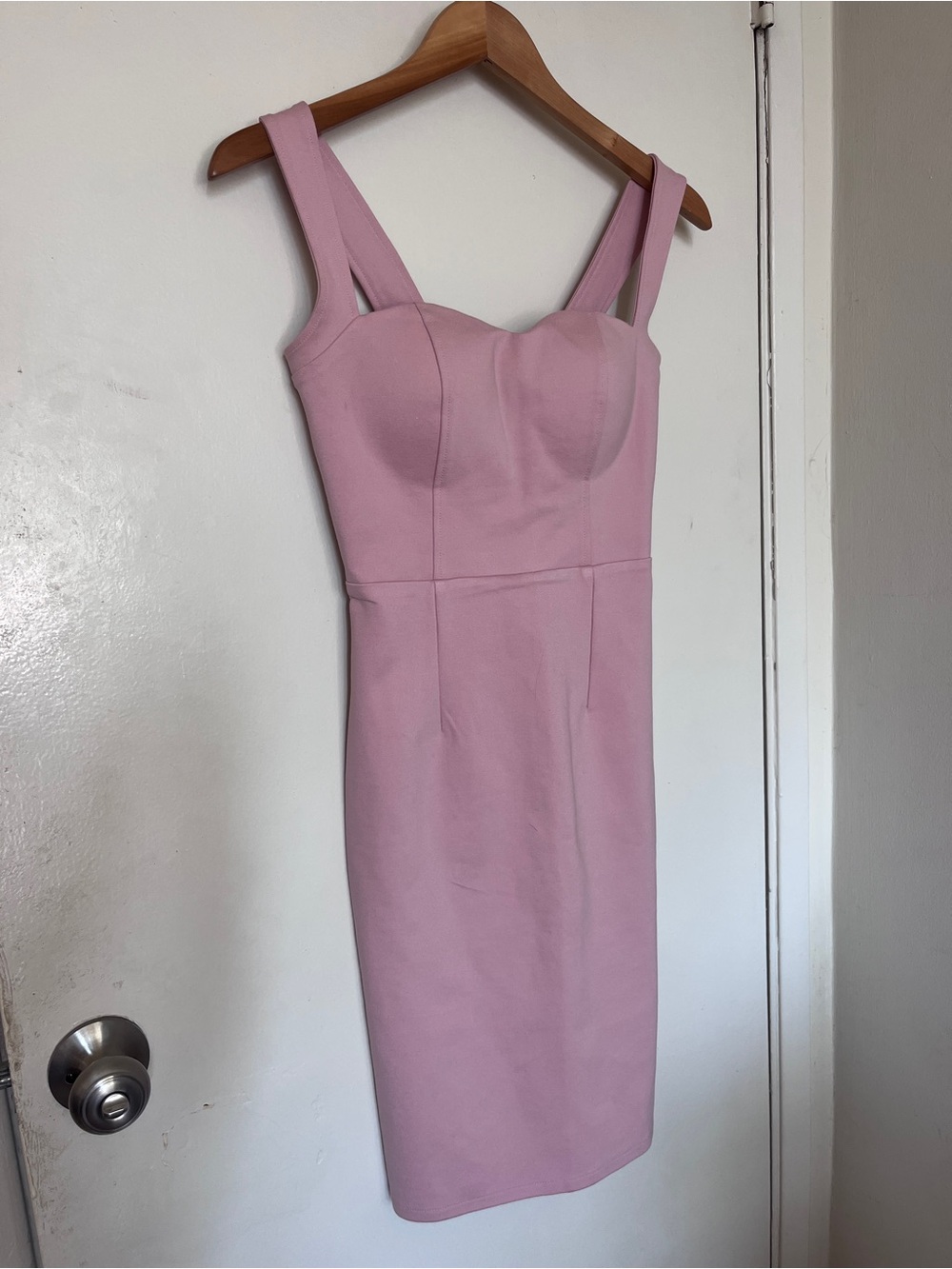Sleeveless Pink Bodycon Dress with Sweetheart Neckline